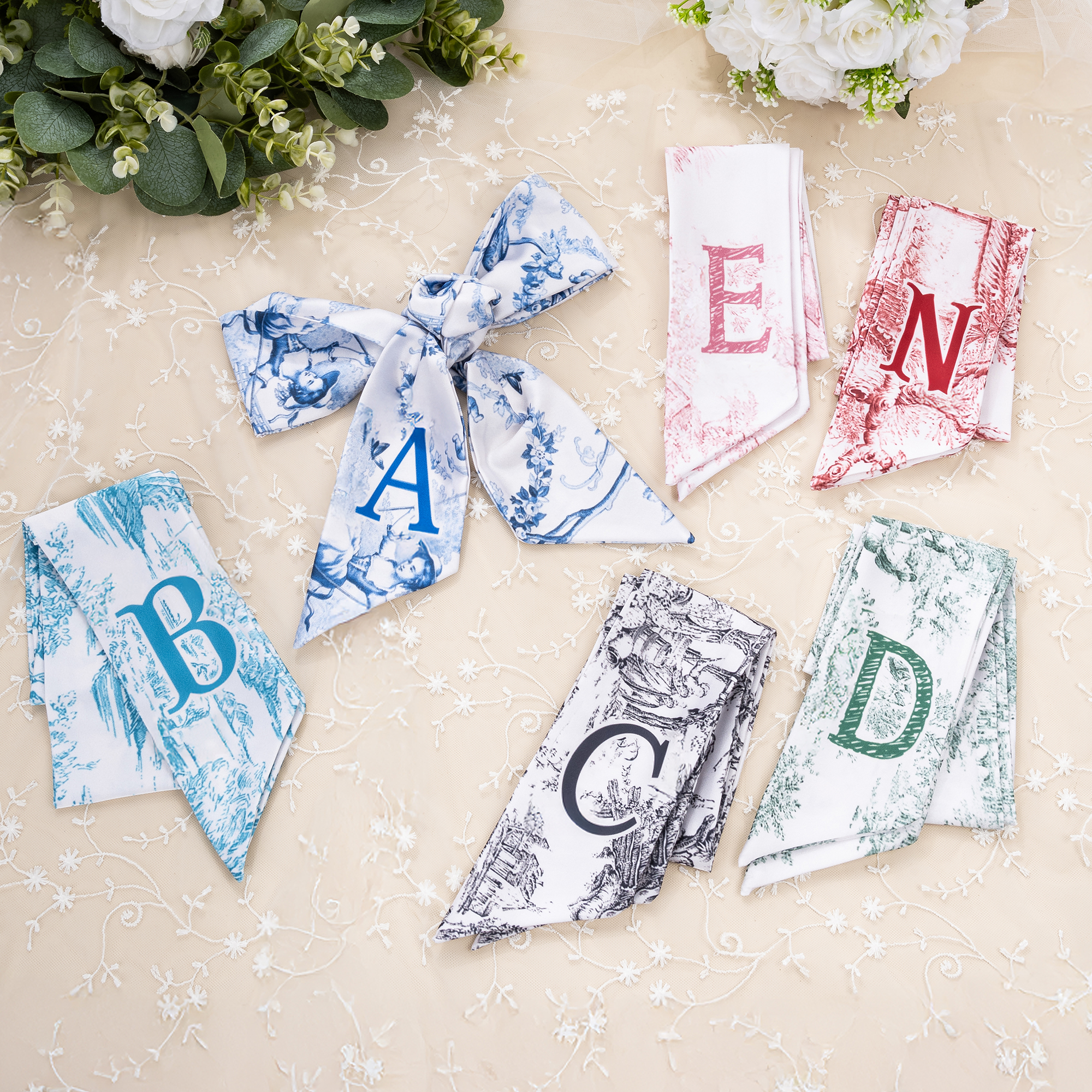 Foulard en soie Toile de Jouy rétro français personnalisé avec l'initiale Daily Party Favor Birthday Gift for Women