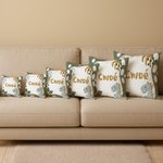 Taie d'Oreiller Personnalisée avec Nom Style de Dinosaure Cartoon Décoration de Chambre Cadeau Anniversaire pour Enfant