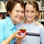 Personalised Cute Apple Gratitude Word Handmade Crochet Doll with Text Desktop Decor Back to School End of Year Appreciation Gift for Teacher