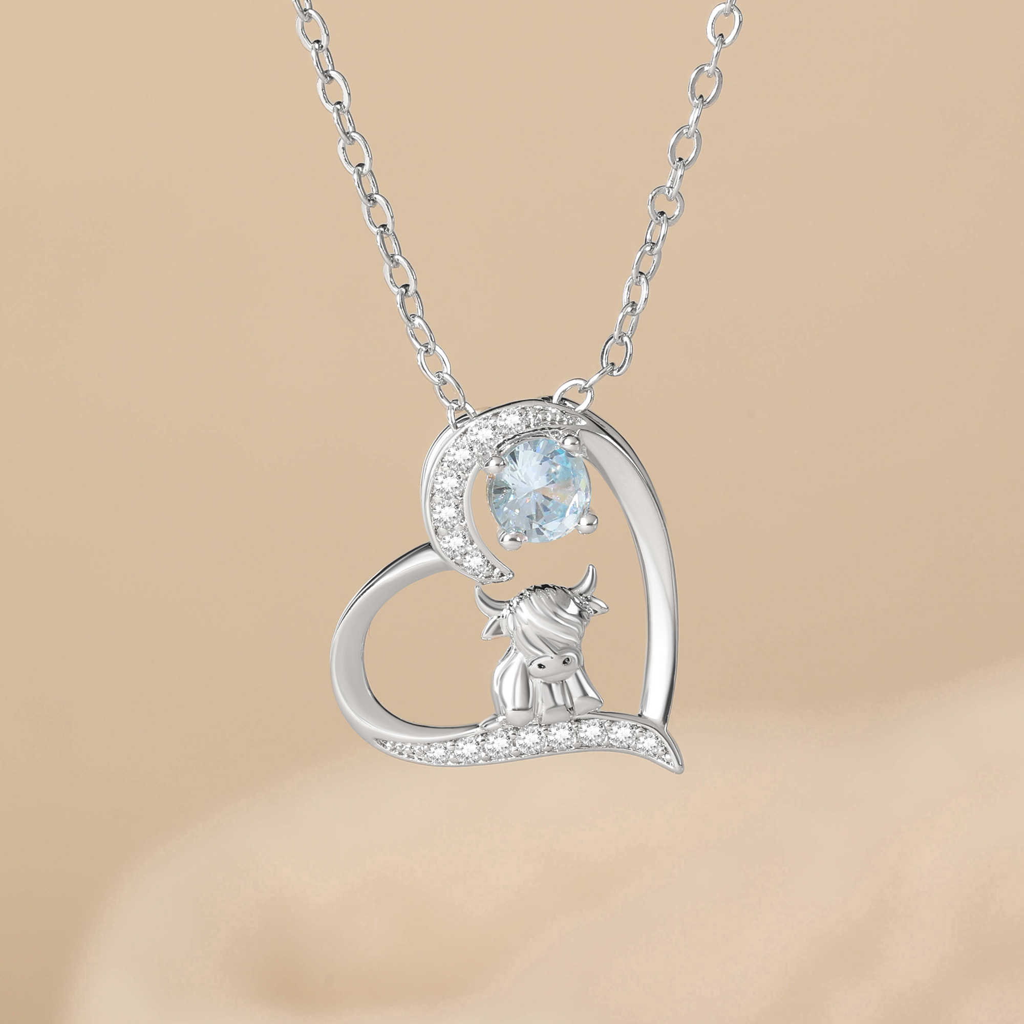 Collier de pierres de naissance en zircon pour vache Highland personnalisée avec coeur Bijoux pour femmes Cadeau d'anniversaire pour les amoureux de la vache Highland