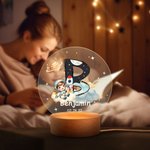 Gepersonaliseerd Astronaut Planeet Wolk Raket Ster Beginletter Acryl LED Nachtlampje met Naam en Houten Voet Verjaardag Baby Shower Gift voor Kinderen Moeders