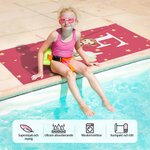 Personlig snabbtorkande strandhandduk med motiv av stjärnnebula och skogsdjur samt namn födelsedagspresent till pojke eller flicka