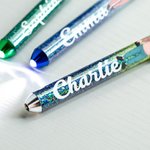 Gepersonaliseerd Cartoon Karakter Glitter Medische Draagbare LED Pen Licht met Naam Verpleegkundige Week Waardering Verjaardagscadeau voor Arts Verpleegkundige Medisch Personeel