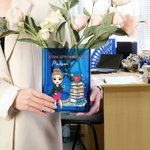 Personalizzato Cartoon Character Clear Acrylic Book Vase con testo Bookshelf Room Decor Compleanno Festa dell'insegnante Regalo di apprezzamento per gli insegnanti