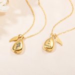Collier de Cendres Personnalisé avec Pendentif en Forme de Larme Fleur de Naissance et Texte Gravés Bijoux de Crémation Cadeau pour Femmes