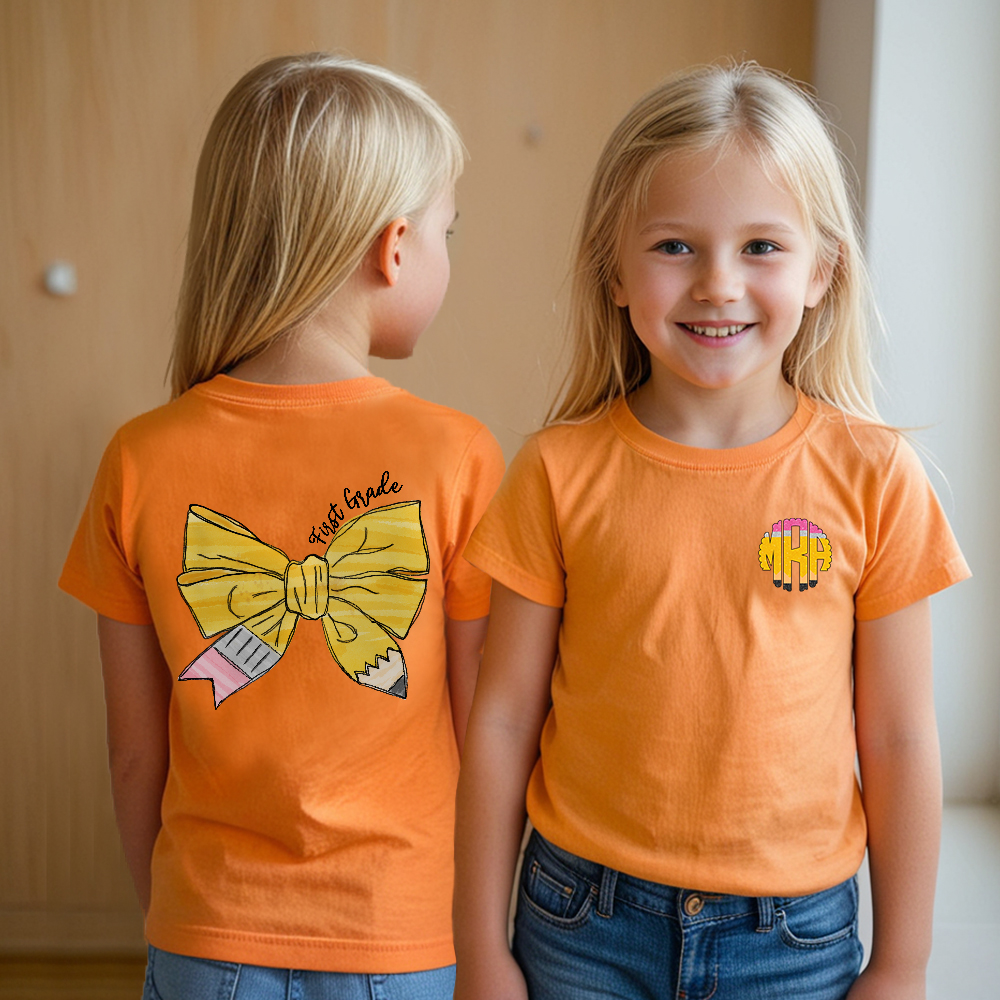 Crayon Personnalisé Coquette Bow Monogramme Soft Crewneck T-shirt Sweatshirt avec Grade Anniversaire Retour à l'école Cadeau pour Filles Enseignants