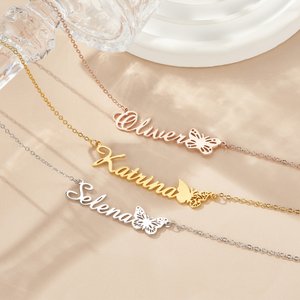 Collier Personnalisé avec Motif Papillon de Naissance et Nom Bijou Délicat Cadeau d’Anniversaire pour Femme