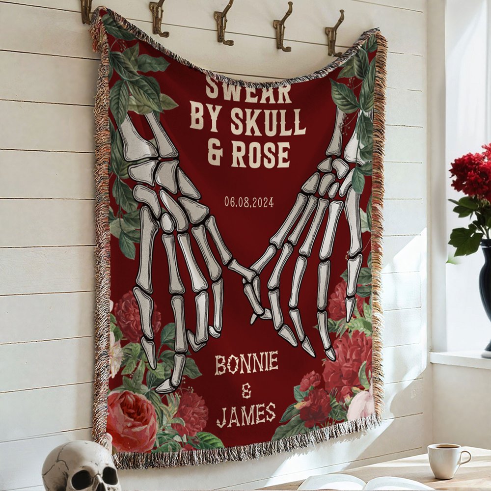 Personlig Skelett Hand Rose Fransad mjuk pläd filt med namn och tofsar Gothic Style Heminredning Halloween Present för Gothic älskare