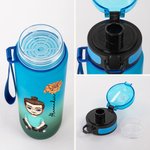 Personalisierte Cartoon-Charakter Geburtsblume Sport-Trinkflasche mit Skala und Namen 1000 ml Geburtstag Geschenk für Familie