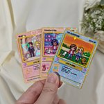 Carta Poke TCG classica personalizzata con adorabili personaggi di coppia in stile pixel testo e supporto in legno San Valentino regalo per coppie
