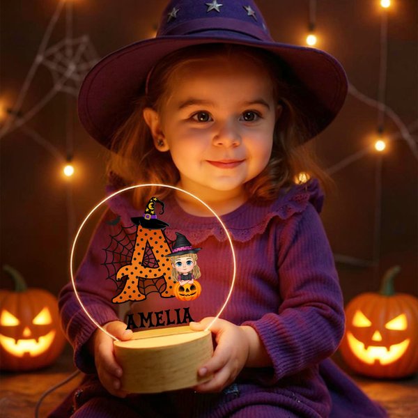 Veilleuse LED Personnalisée Chapeau de Sorcière Citrouille Personnage de Dessin Animé avec Base en Bois Nom et Initiale Halloween Cadeau d'Anniversaire pour Garçons Filles