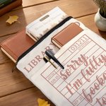 Funda protectora impermeable con bolsillo frontal y cremallera para el carné de biblioteca personalizado Regalo de vuelta al cole para los amantes de los libros Ratones de biblioteca