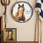 Décoration solaire personnalisée en verre teinté avec photo de cheval et nom Décoration de balcon à suspendre Cadeau d'anniversaire pour les amoureux des chevaux