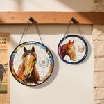 Décoration solaire personnalisée en verre teinté avec photo de cheval et nom Décoration de balcon à suspendre Cadeau d'anniversaire pour les amoureux des chevaux