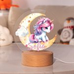 Personlig LED nattlampa med drömmande enhörning och träbotten med namn perfekt som present för flickor