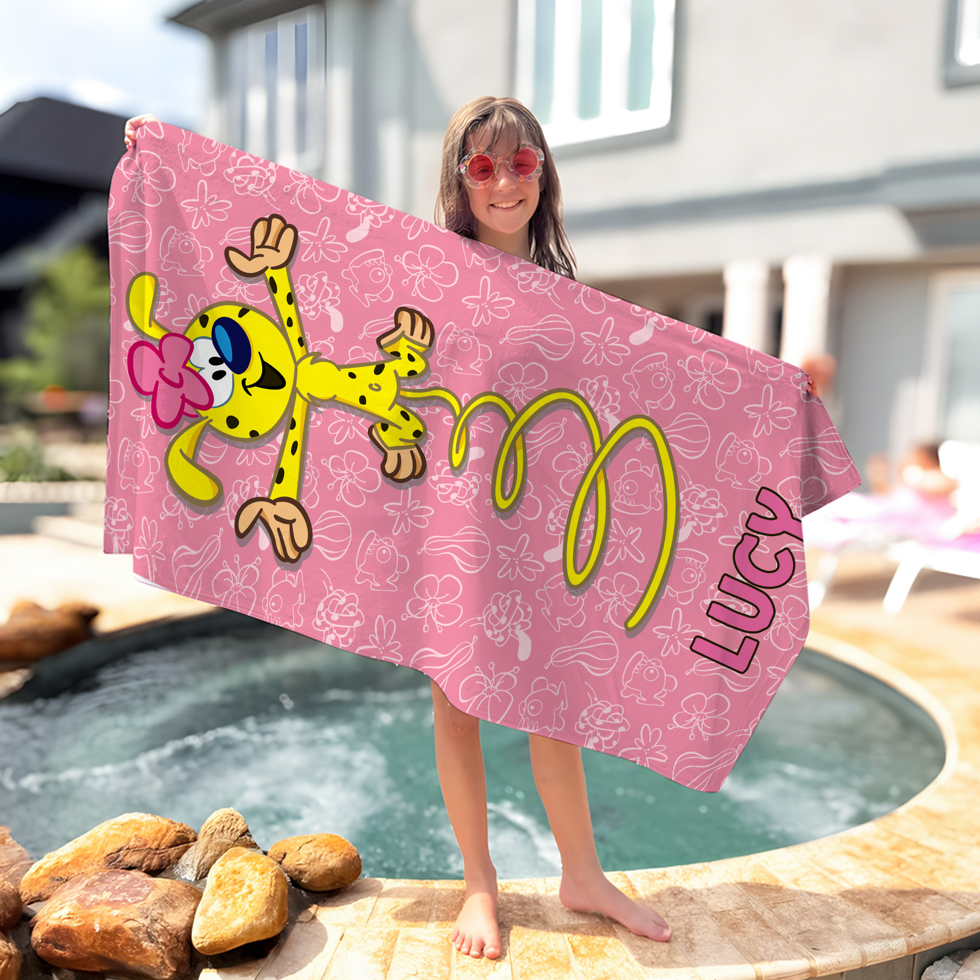 Serviette de plage personnalisée avec le nom du Marsupilami Cadeau d'anniversaire pour amis famille Callie × Marsupilami®.