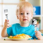 Set di posate personalizzate con nome e iniziali design dell'unicorno forchetta cucchiaio e coltello regalo di compleanno per bambini