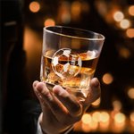 Personlig whiskykaraff och 2 glas med graverat namn, nummer, födelsedag och jubileum i retrostil för fotbollsälskare eller spritälskare