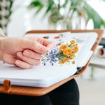 Personlig födelsedag Blomma Blå rosettbukett Vattentät klistermärke med initialer Födelsedag Daglig användning Present för bokälskare