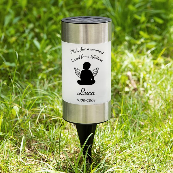 Gepersonaliseerd Engelenvleugel Voetafdruk Figuur Silhouet Solar Tuinlampje met Naam en Datum Tuindecoratie Herdenkingscadeau voor Familie