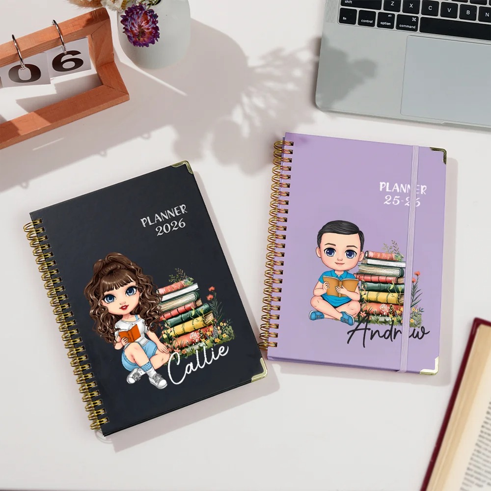 Carnet Spirale A5 Personnalisé avec Motif Fleuri Personnage de Lecture et Nom Pages Hebdomadaires Cadeau Anniversaire pour Famille et Amis