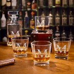 Personalisierte eingravierte Initialen Whiskey Dekanter mit Text Bar Zubehör Geburtstagsgeschenk für Whiskey-Liebhaber