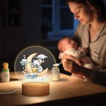Personalizzato Luna Stelle Animali Carini Luce Notturna LED con Nome Data e Base in Legno Decor Asilo Nido Compleanno Baby Shower Regalo per Bambini