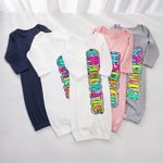 Personalisierte Paisley Doodle Letter 100% Baumwolle weiches Baby Kleid mit Namen Baby Dusche Geburtstag Geschenk für Baby Kleinkind