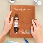 Gepersonaliseerd Cartoon Arts Verpleegkundige Karakter PU lederen notitieboek omslag met naam en opbergvak Verpleegkundige Week Waardering Gift voor medisch personeel