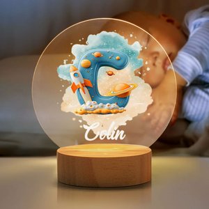 Personalisierte Fantasy Nebel Rakete Planet Initial Name LED-Nachtlicht mit hölzernen Basis Zimmer Dekor Baby Dusche Geburtstag Geschenk für Kind neue Mama