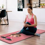 Gepersonaliseerde Cartoon Yoga Karakter Geboortebloem Yoga Mat met Naam en Tekst Sport Accessoires Verjaardagscadeau voor Vrouwen Yoga Lovers