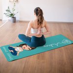 Gepersonaliseerde Cartoon Yoga Karakter Geboortebloem Yoga Mat met Naam en Tekst Sport Accessoires Verjaardagscadeau voor Vrouwen Yoga Lovers