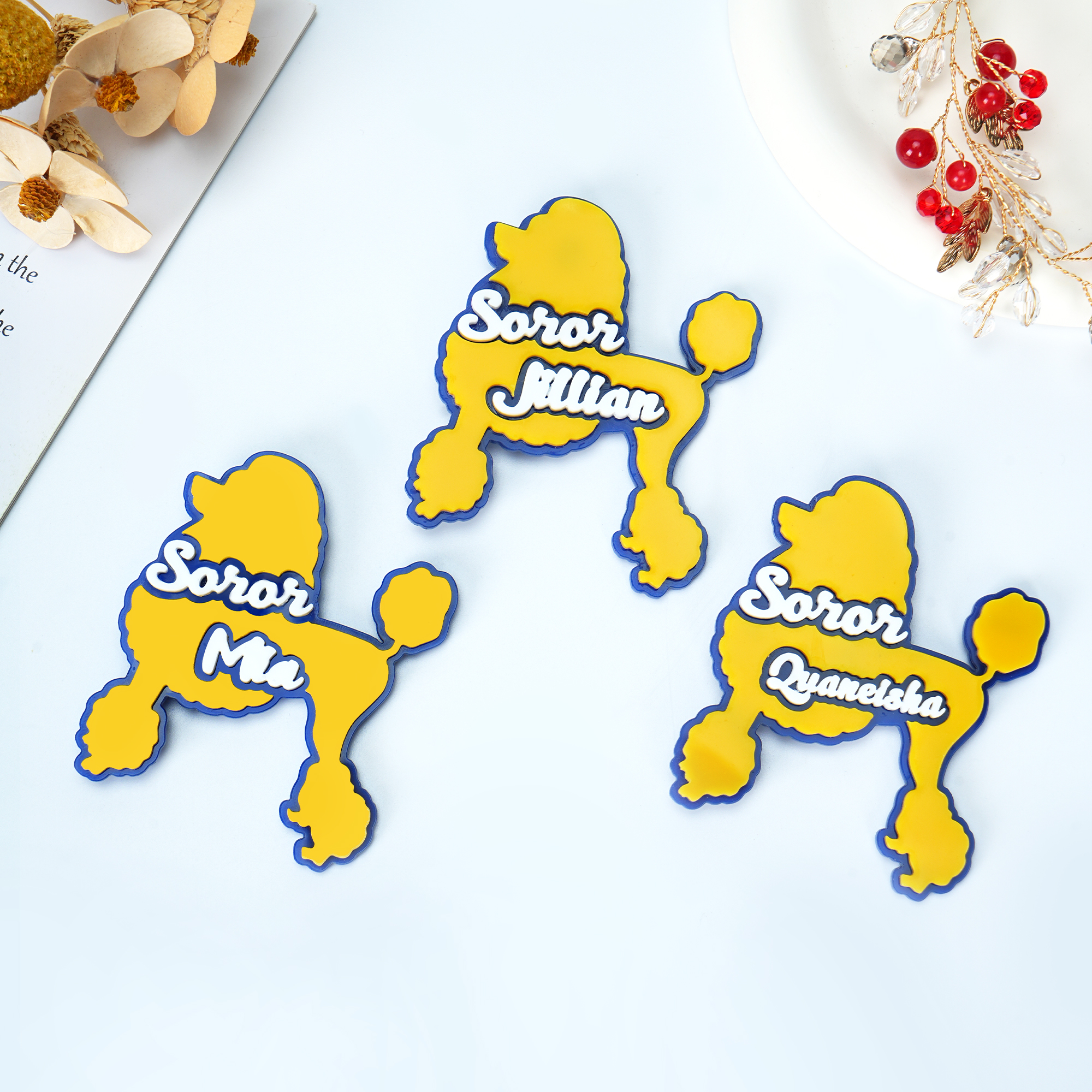 Broche personnalisée en forme de caniche Broche de nom de soror Accessoires de sororité Bid Day Sorority Initiation Gift for Sister Friend