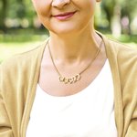 Collana con ciondolo a forma di cuore personalizzata con 1-12 nomi incisi gioiello regalo di compleanno per festa della mamma e della nonna per donne