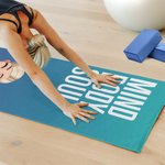 Personlig kvinnlig tecknad karaktär Superabsorberande yogahandduk med namn och text Sporttillbehör Present till kvinnor som älskar yoga