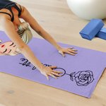 Personalizada Nacimiento Flor Caricatura Personaje Super Absorbente Esterilla de Yoga Toalla con Nombre Gimnasio Accesorios Regalo de Cumpleaños para Mujeres Amantes del Yoga