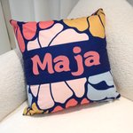 Personlig blommig mjuk kuddfodral med namn för hemmet perfekt födelsedagspresent till kvinna eller vän