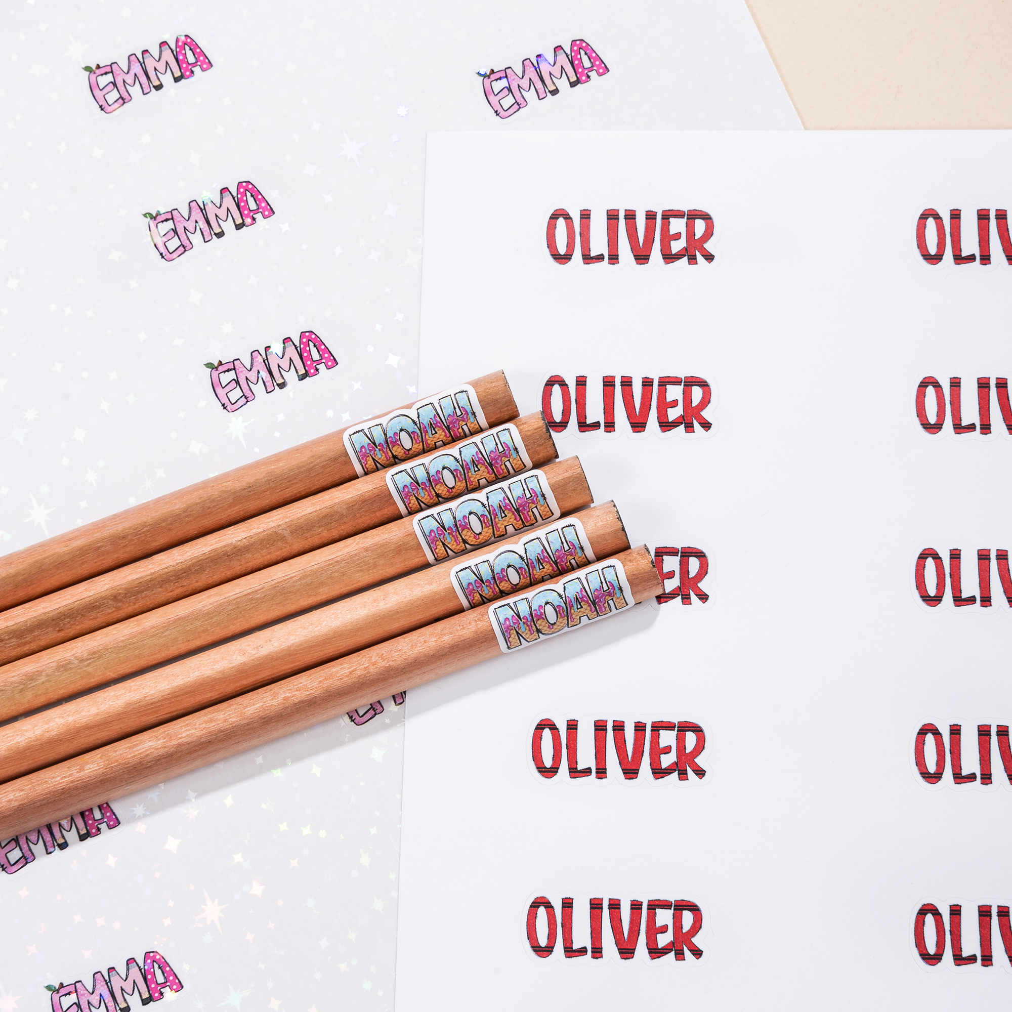 Etiquettes imperméables personnalisées Doodle Letter avec nom Fournitures scolaires Décoration Retour à l'école Cadeau pour garçons Filles