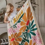 Personlig dansk blomster mjuk pläd i retro bohemstil med namn hemdekor födelsedagspresent och högtidspresent för vänner och familj