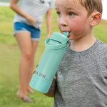 Gepersonaliseerde gegraveerde naam 18 oz geïsoleerde waterfles met handvat en rietje terug naar school verjaardag reiscadeau voor kinderen vrienden familie