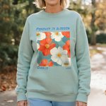 Felpa con nome e testo personalizzata multicolore con design a fiori in fiore, regalo di compleanno per la festa di addio al nubilato per le donne.