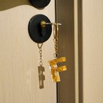 Personalisierte Goldfolie Initial Schlüsselanhänger Tasche Zubehör Reise Geburtstag Geschenk für Frauen Mädchen