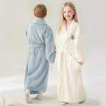 Peignoir de Bain pour Garçon Fille Personnalisé avec Nom et Motif Cartoon Brodés Tissu en Flanelle Douce Cadeau Anniversaire Noël