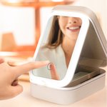 Personalisierte Geburt Blume PU-Leder-Schmuck-Box mit LED Drei-Farben-einstellbare Spiegel und Text Name Datum Reisen wesentliche Geburtstagsgeschenk für Frauen