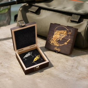 Gepersonaliseerde 2 Stuks Metalen Bionische Vissen Kunstaas Houten Doos set met Gegraveerde Tekst Verjaardag Cadeaus voor Vader Echtgenoot Visser
