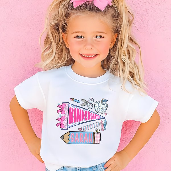 Personlig Penna Äpple Sax Krita Pennant Barn T-shirt med namn och betyg Tillbaka till skolan Födelsedagspresent för pojkar Flickor