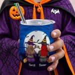 Verre à vin isotherme 12 oz personnalisé Side by Side ou Miles Apart Cartoon Witches avec noms Cadeau d'Halloween pour Sisters Besties