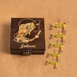 Personoitu 2 kappaleen metallinen bioinspireerattu viehe puulaatikko setti kaiverretulla tekstillä syntymäpäivälahjaksi isälle tai aviomiehelle