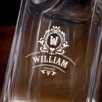 Personalisierte Initial Wreath Whiskey Dekanter mit eingraviertem Namen und Datum Geburtstag Jahrestag Weihnachten Geschenk für Barkeeper Alkohol-Liebhaber