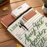 Henkilökohtainen Cartoon Reading Tytön nimi Book Sleeve Cover vetoketjulla ja etutasku syntymäpäivälahja kirjamatojen kirjan ystäville Book Lovers